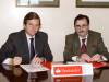 Momento de la firma del convenio con el Banco Santander